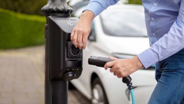 Experian research shines light on EV adoption in UK